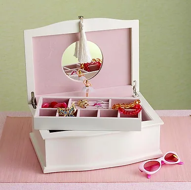 Musical jewelry box with ballerina